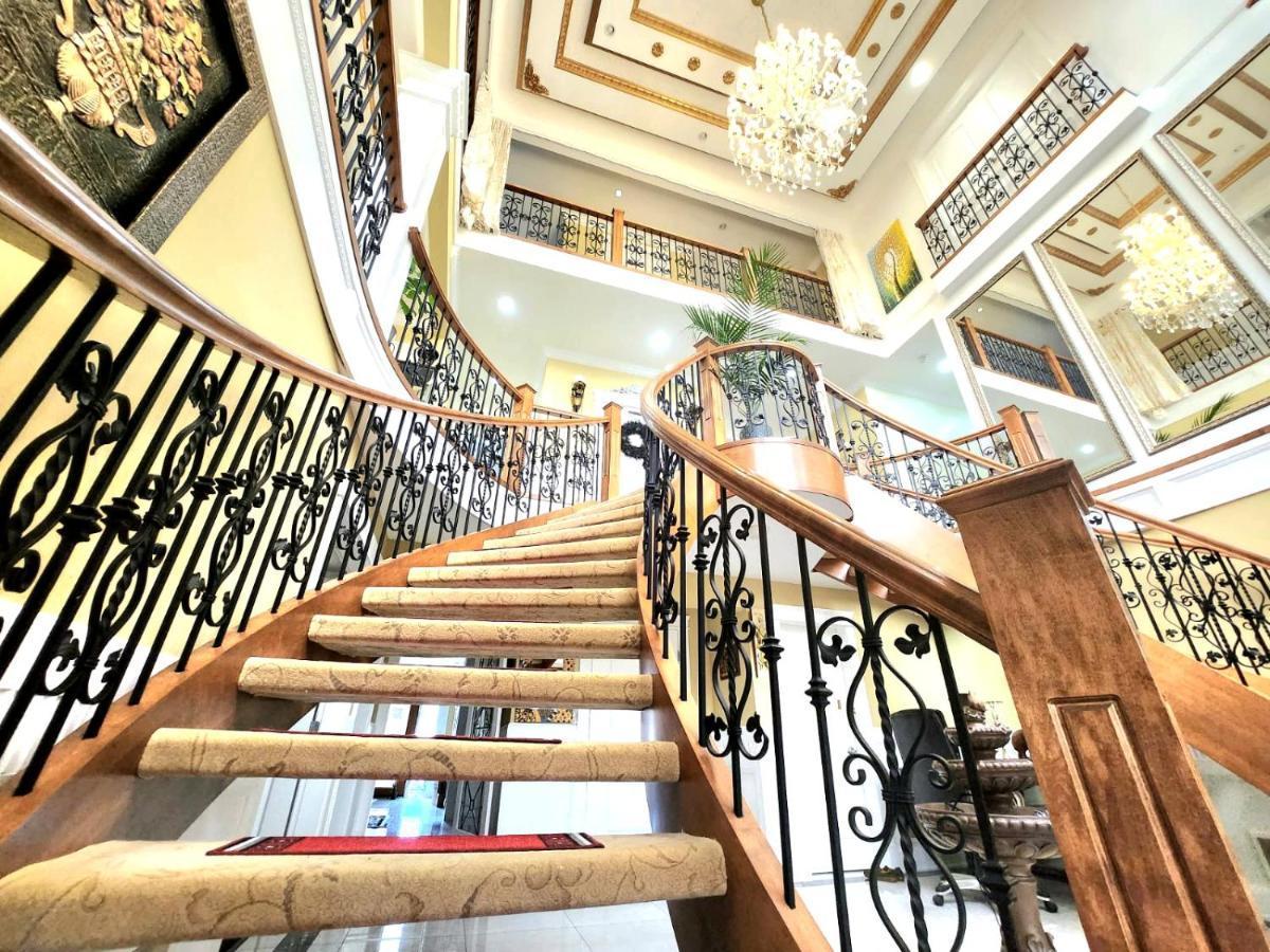 Hôtel Empire Palace à Surrey Extérieur photo